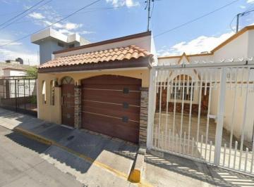 Casa de 3 habitaciones, Tepic · Casa en Venta, Colonia Morelos, por Remate, Excelente Oportunidad