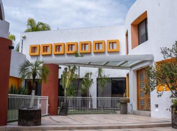 Casa · 607m² · 3 Recámaras · 5 Estacionamientos · Casa Roble