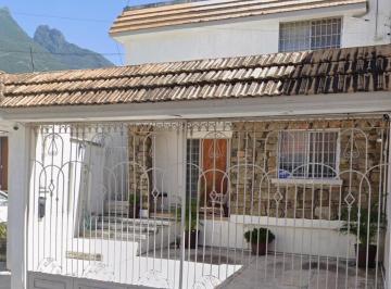 Casa · 140m² · 3 Recámaras · 2 Estacionamientos · Casa en Renta en Rincon de La Primavera