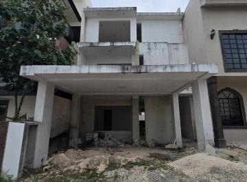 Casa · 250m² · 4 Recámaras · 2 Estacionamientos · Casa en Arbolada