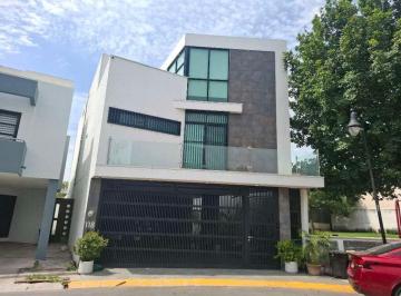 Casa · 334m² · 5 Recámaras · 2 Estacionamientos · Casa en Venta en La Rioja Sector Leiva