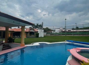 d924e3a399ecfc3a4825cc24140cc753e1b8dc57b0159b5ba632e31ee3484938 · Inspiración Californiana Casa con Cancha Tenis Paso a Fairway /lomas de Cocoyoc
