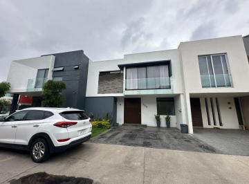 Casa de 5 habitaciones, Zapopan · Casa Amueblada en Renta en Antara Solares