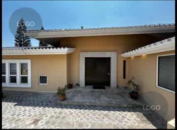 Casa · 1020m² · 4 Recámaras · 6 Estacionamientos · Casa en Venta Fraccionamiento La Concepción