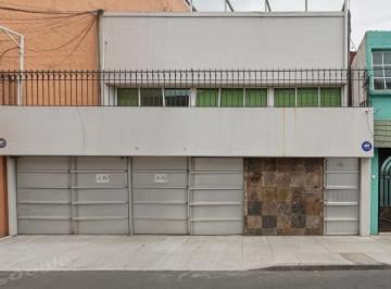 Casa de 5 habitaciones, Benito Juárez · Casa con Amplios Espacios y Excelente Ubicación en Cd. de Los Deportes, Benito Juárez