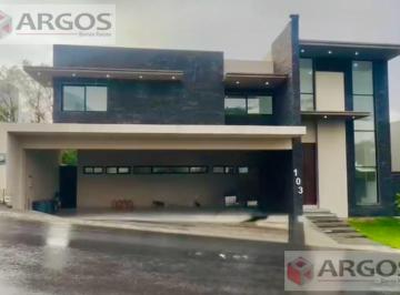 Casa · 750m² · 5 Recámaras · 3 Estacionamientos · Casa en Venta en Sierra Alta 9no Sector