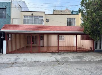 Casa de 5 habitaciones, Guadalajara · Casa en Venta Cosmos, Jardines del Bosque, Guadalajara, Jalisco