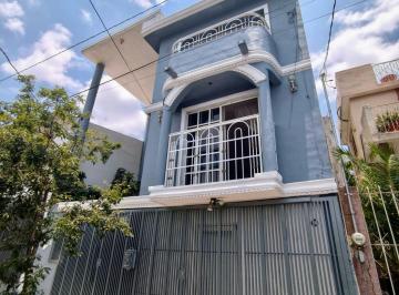 Casa de 4 habitaciones, Monterrey · Residencia a un Lado de La Uanl