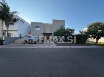Casa · 229m² · 3 Recámaras · 3 Estacionamientos · Casa Venta Mision Conca