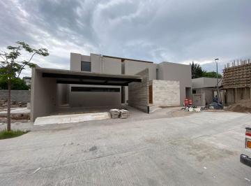 Casa de 3 habitaciones, Querétaro · Casa Acacias en Venta en Jurica