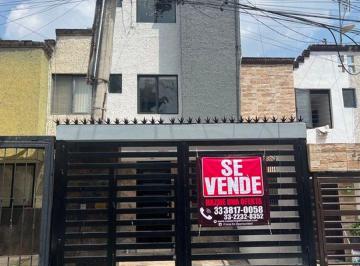 Casa de 4 habitaciones, San Pedro Tlaquepaque · Casa en Venta en Balcones de Santa Maria