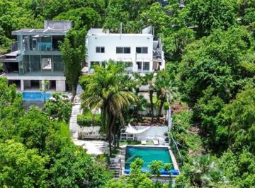 Casa · 750m² · 3 Recámaras · 2 Estacionamientos · Casa en Venta en Fraccionamiento Club de Golf San Gaspar Jiutepec Morelos