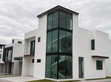 Casa · 226m² · 3 Recámaras · 2 Estacionamientos · Casa en Fraccionamiento Forét Residencial