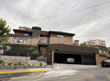 Casa · 1300m² · 5 Recámaras · 6 Estacionamientos · Casa en Venta en Las Cumbres