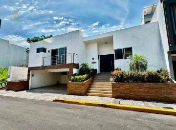 Casa · 190m² · 3 Recámaras · 2 Estacionamientos · Venta de Casa en Playas del Conchal