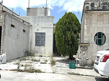 Casa de 1 habitación, Solidaridad · Casa de 90 m² con 1 Recámara en Venta en Misión Las Flores