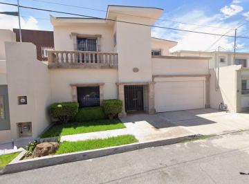 Casa de 3 habitaciones, Chihuahua · Casa en Los Sicimoros, Chihuahua.