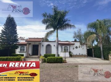 Casa · 330m² · 4 Recámaras · 2 Estacionamientos · Rincon #7