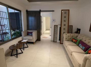 Casa · 212m² · 3 Recámaras · 2 Estacionamientos · Casa en Venta en Roma Sur