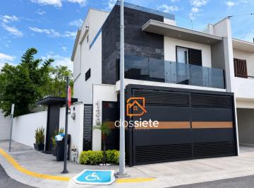 Casa · 207m² · 3 Recámaras · 2 Estacionamientos · Casa en Venta en Esquina de 3 Pisos