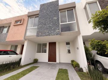40f730673b0918ffc2d4cf8d2210e3194220b689a91c487fd3058f6713b2f4e4 · La Rua, Zona Sur