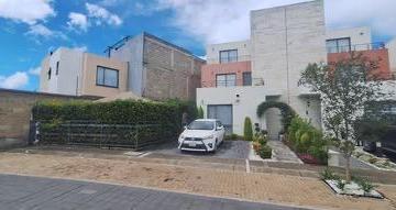 Casa · 3 Recámaras · 2 Estacionamientos · Condominio