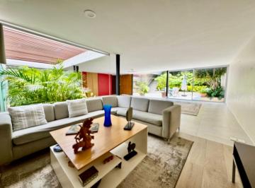 Casa de 4 habitaciones, Huixquilucan · Venta Casa en La Mejor Zona de Bosques de La Herradura, con Amplio Jardín.