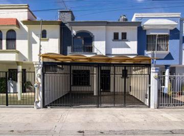 Casa de 4 habitaciones, Zapopan · Casa en Renta en Paseos del Sol