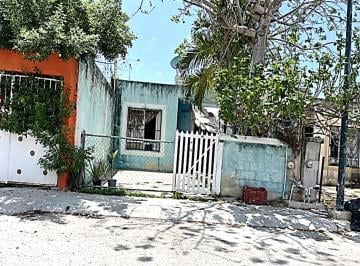 Casa de 1 habitación, Solidaridad · Casa de 90 m² con 1 Recámara en Venta en Misión Las Flores