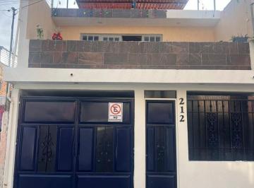 Casa · 200m² · 3 Recámaras · 2 Estacionamientos · Casa en León I