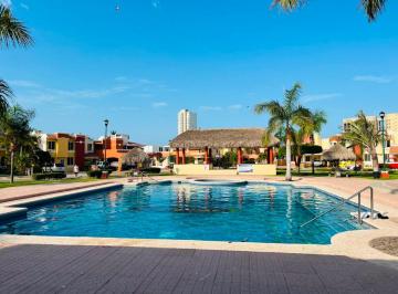 Casa 180m² Renta Cerritos · Casa 3 Rec 1 en Planta Baja Amplio Patio Coto Priv Alberca a Unos Pasos de Playa Cerritos Mazatlan