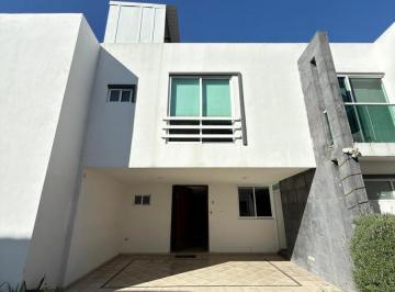Casa · 176m² · 3 Recámaras · 2 Estacionamientos · Casa en Venta en Privada Zona Blvd. Atlixco y Periférico