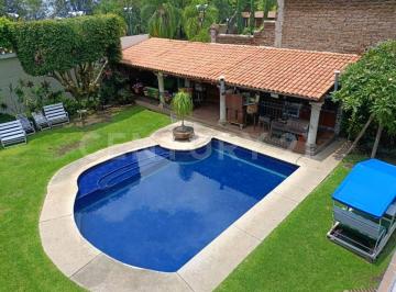 Casa · 463m² · 5 Recámaras · 2 Estacionamientos · Hermosa Casa Tipo Colonial Al Norte de Cuernavaca