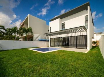 Casa · 388m² · 4 Recámaras · 2 Estacionamientos · Casa en Venta, Lagos del Sol Residencial, Cancún.
