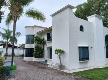 85261ffa7f66d1837ba0e6452c48668e4a2df4968e4efb37387562c7dcd36a6d · Casa en Venta en Villas del Mesón Juriquilla con Gran Jardín