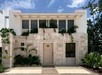 Casa · 200m² · 3 Recámaras · 2 Estacionamientos · Casa en Venta, Losantos, Huayacán, Cancún