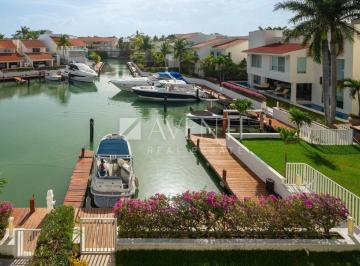 Casa · 200m² · 3 Recámaras · 3 Estacionamientos · Casa Amueblada en Renta, Isla Dorada, Cancún, Quintana Roo.