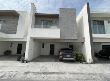 Casa · 213m² · 3 Recámaras · 2 Estacionamientos · Casa - Fraccionamiento Montenova