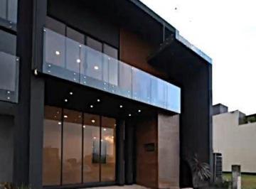 Casa · 275m² · 4 Recámaras · 2 Estacionamientos · Casa en Pachuca