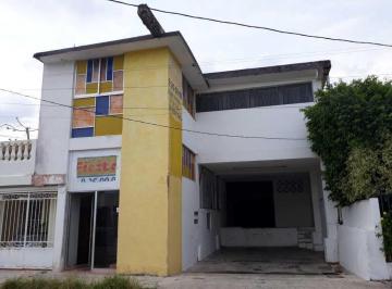 Oficina · 360m² · 4 Estacionamientos · En Venta o Renta Oficinas con Bodega Comercial en La Jesús Carranza.