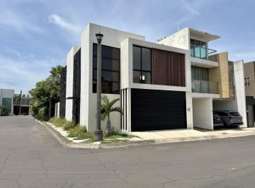Casa · 270m² · 3 Recámaras · 2 Estacionamientos · Casa en Venta Lomas Residencial
