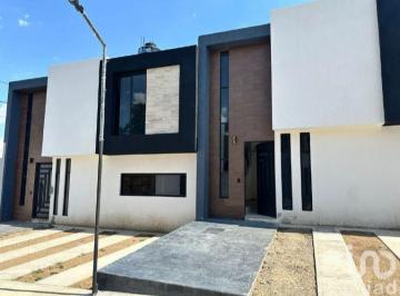 Casa de 3 habitaciones, Zacatelco · Casa de 2 Niveles en Venta