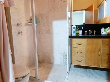 Casa · 450m² · 3 Recámaras · 3 Estacionamientos · Casa en Renta en Juriquilla con Recámara Principal en Planta Baja
