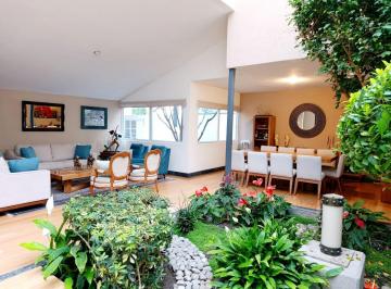Casa · 348m² · 5 Recámaras · 3 Estacionamientos · Casa en Renta en Juriquilla con Recámara Principal en Planta Baja
