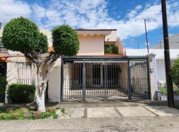 Casa de 3 habitaciones, Zapopan · Casa en Venta en Paseos del Sol con Terraza