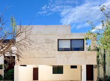 Casa · 315m² · 4 Recámaras · 3 Estacionamientos · Casa de 3 Recamaras, Equipada, en Privada Temozón Norte Cerca de La Isla Merida