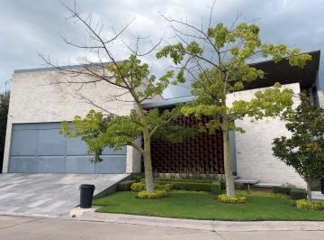 Casa · 985m² · 3 Recámaras · 3 Estacionamientos · Residencia de Lujo en Venta en El Molino
