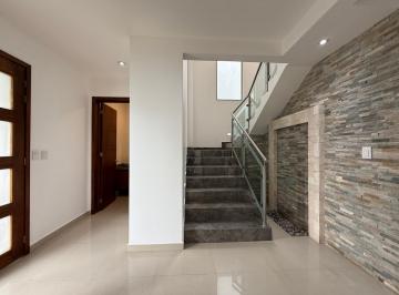 Casa · 340m² · 4 Recámaras · 2 Estacionamientos · Casa en Renta, Condado del Valle, Sección Bakeira, Metepec