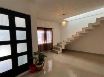 Casa de 4 habitaciones, Monterrey · Casa en Renta en Chepevera