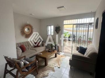 Casa de 3 habitaciones, San Pedro Tlaquepaque · Casa en Santa Anita – 2 Niveles, 3 Recámaras, Cochera y Excelente